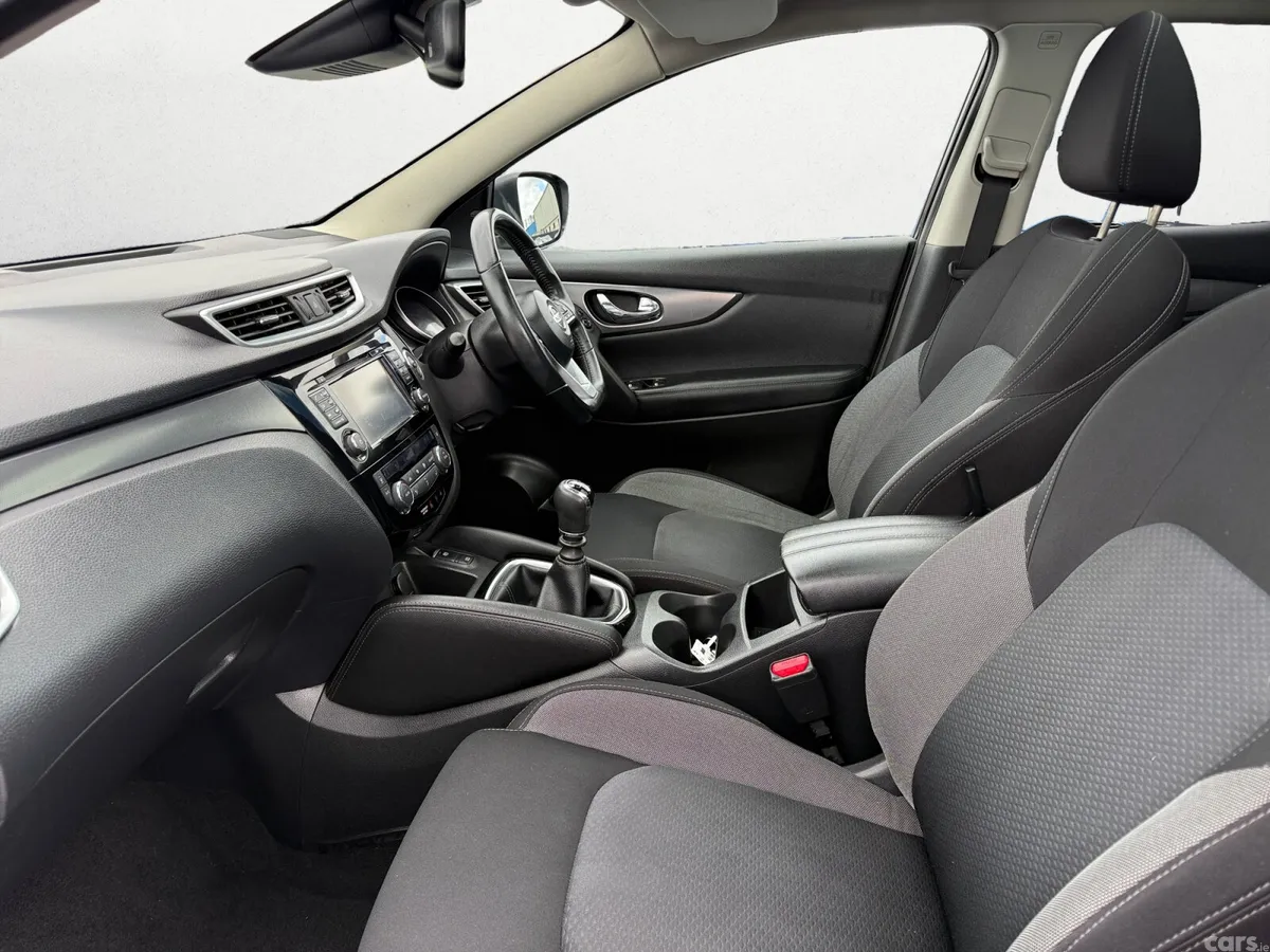 Nissan Qashqai Hatchback, Diesel, 2018, Black