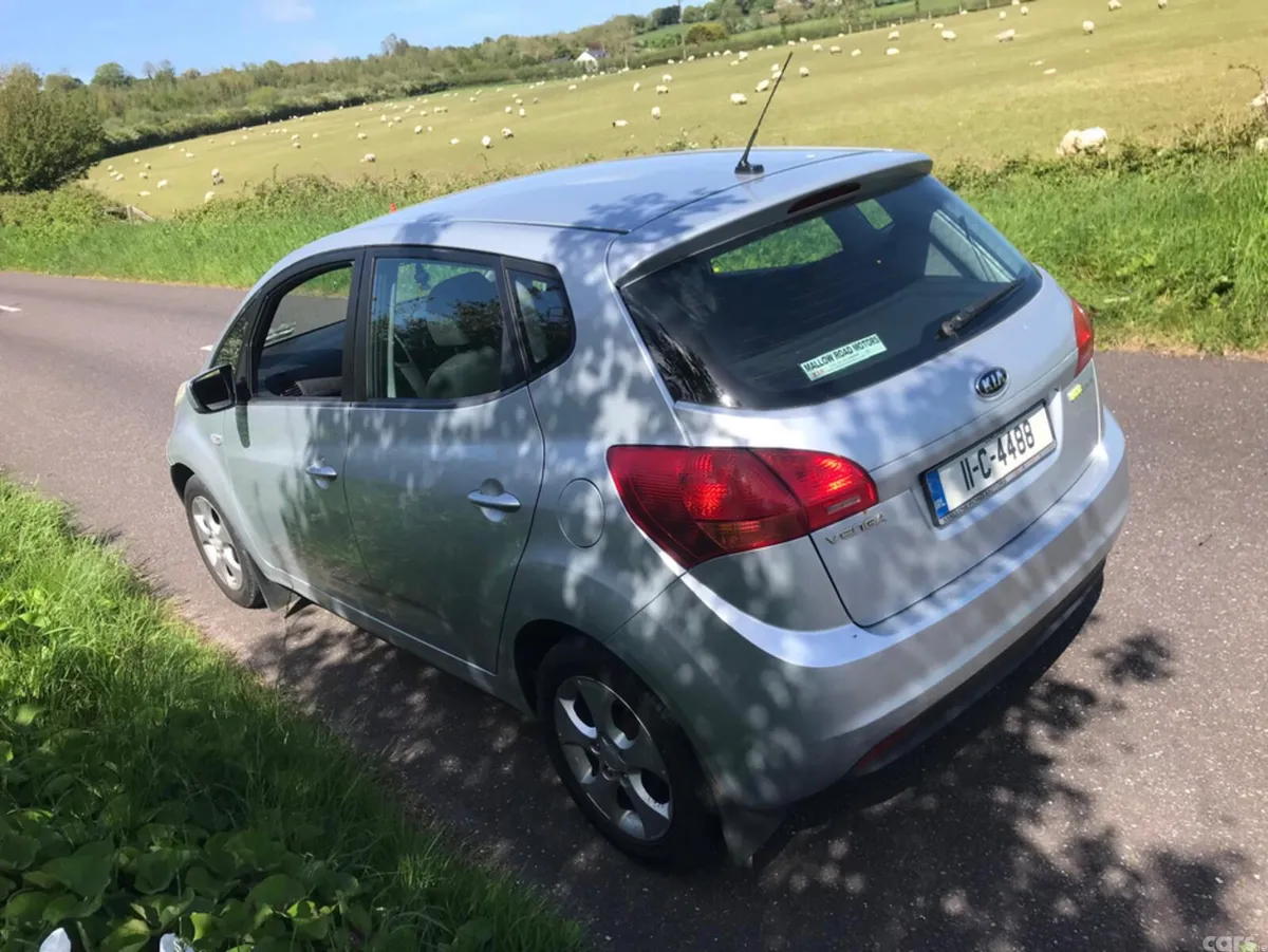Kia Venga MPV, Diesel, 2011, Silver