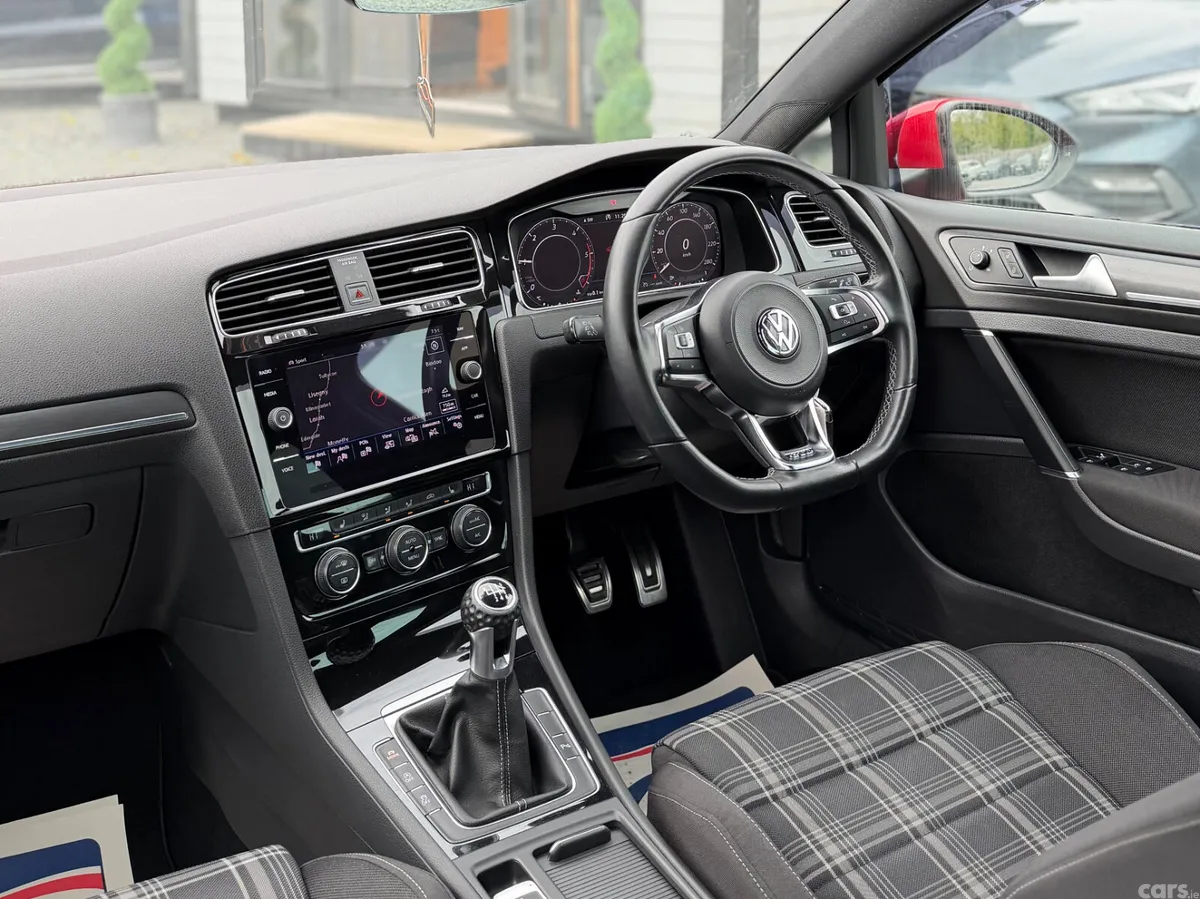 Volkswagen Golf Estate, Diesel, 2018, Red