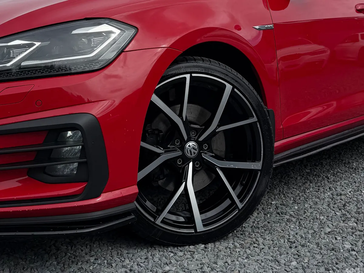 Volkswagen Golf Estate, Diesel, 2018, Red