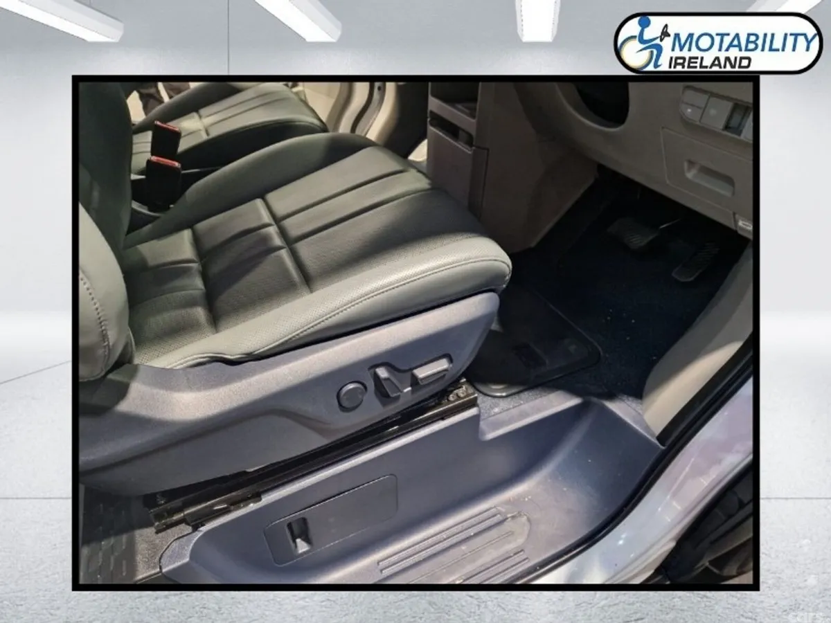 Kia PV5 MPV, Electric, 2026, Black
