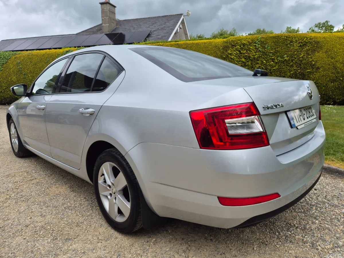 Skoda Octavia Saloon, Diesel, 2017, Grey