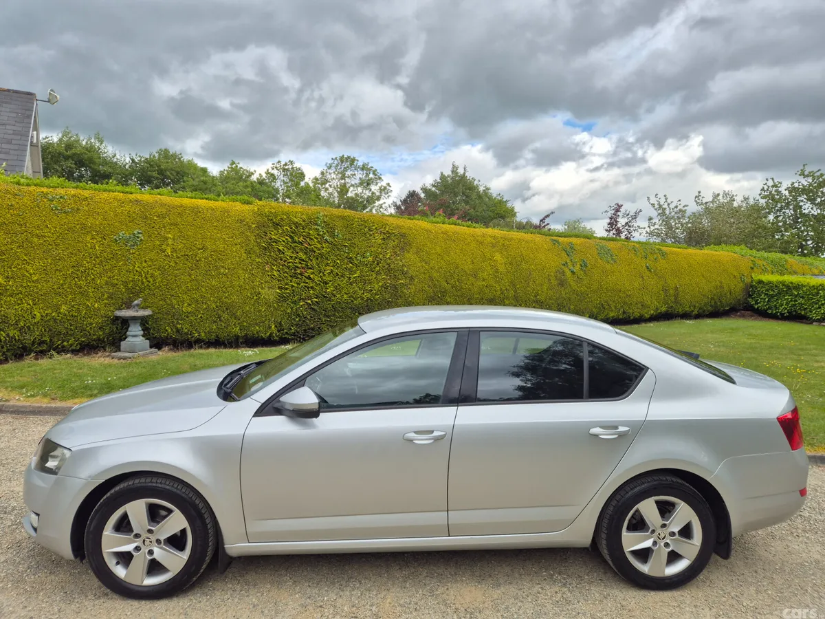 Skoda Octavia Saloon, Diesel, 2017, Grey