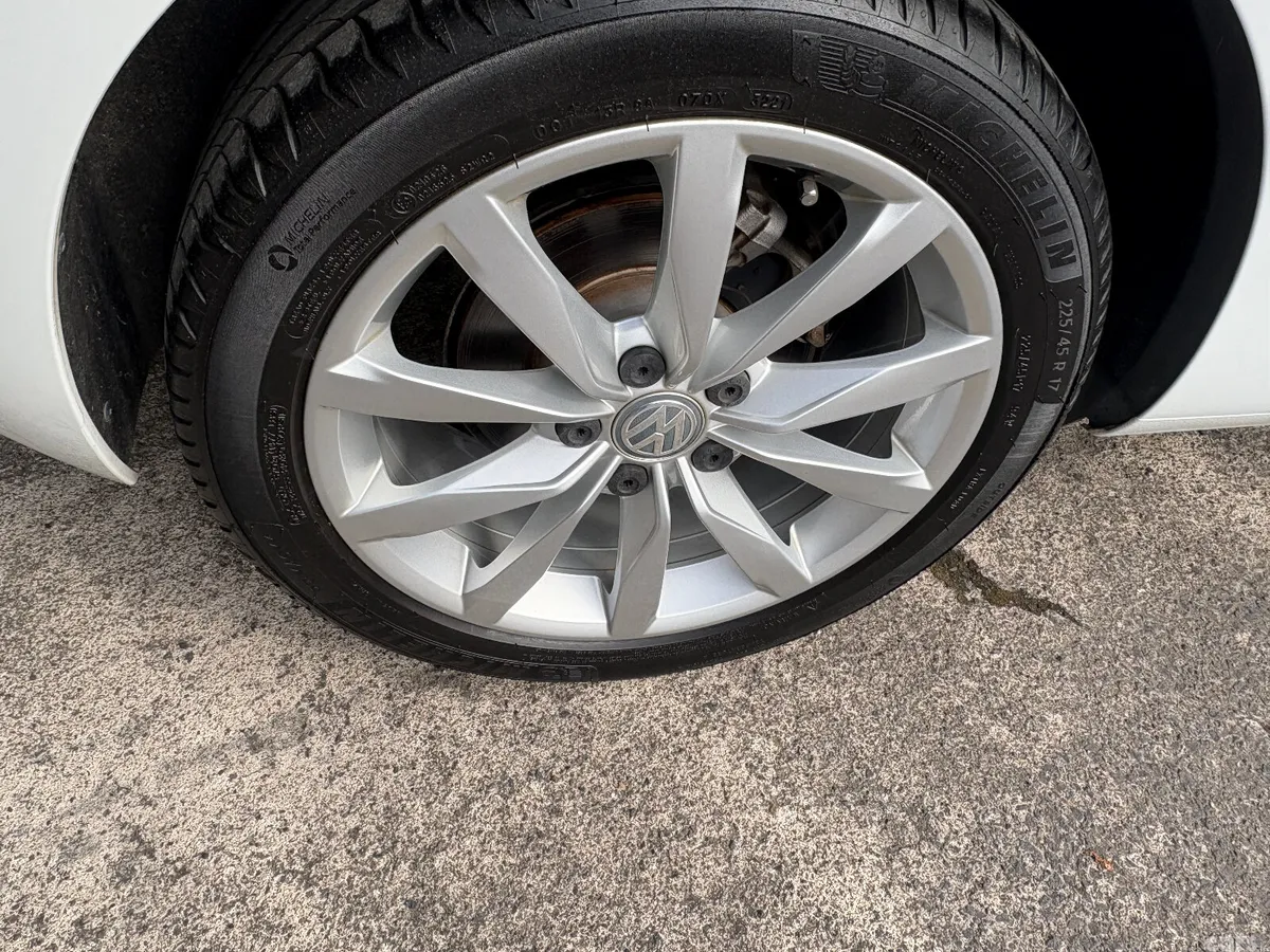 Volkswagen Golf Hatchback, Petrol, 2017, White