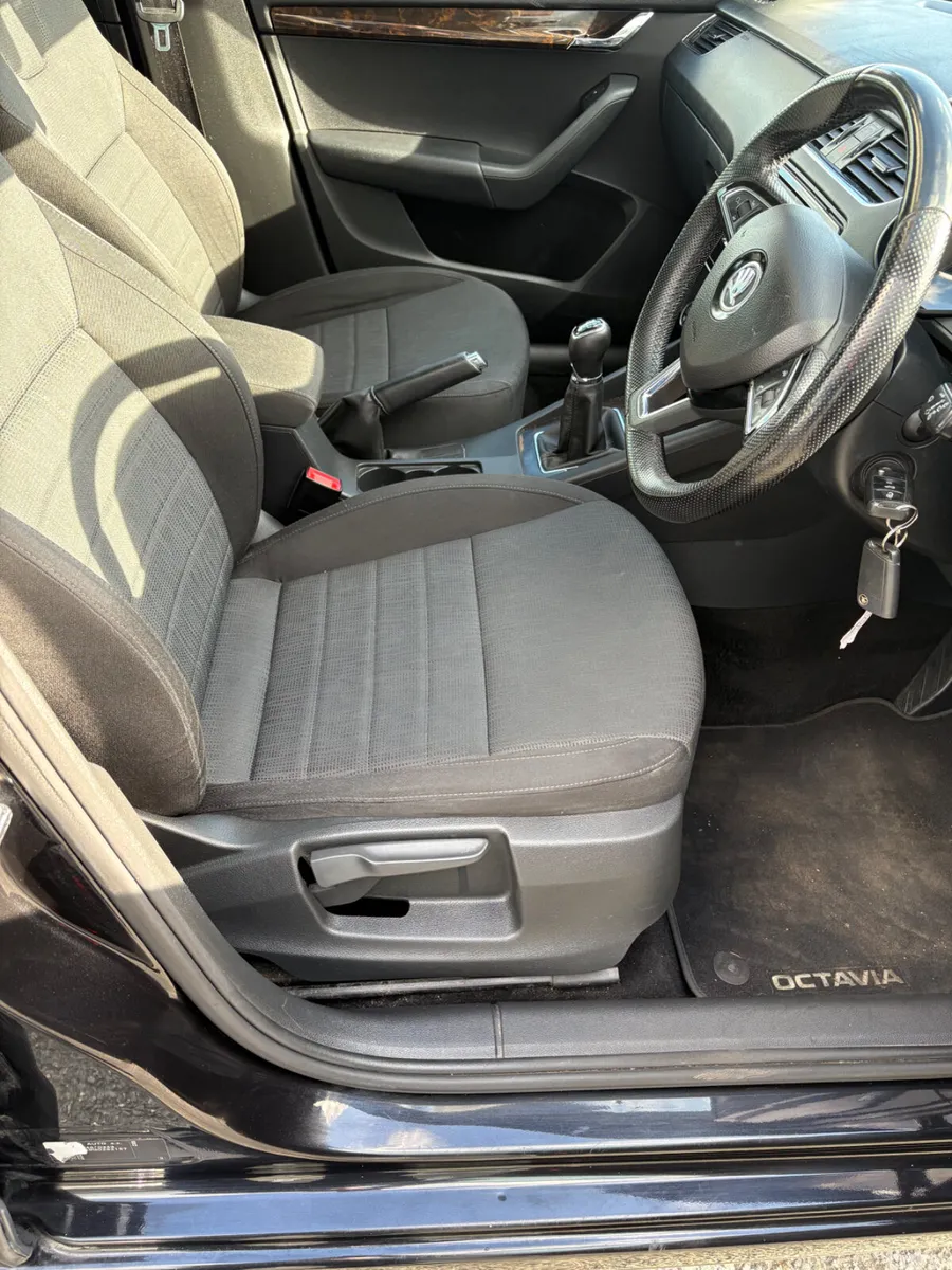 Skoda Octavia Saloon, Diesel, 2016, Black