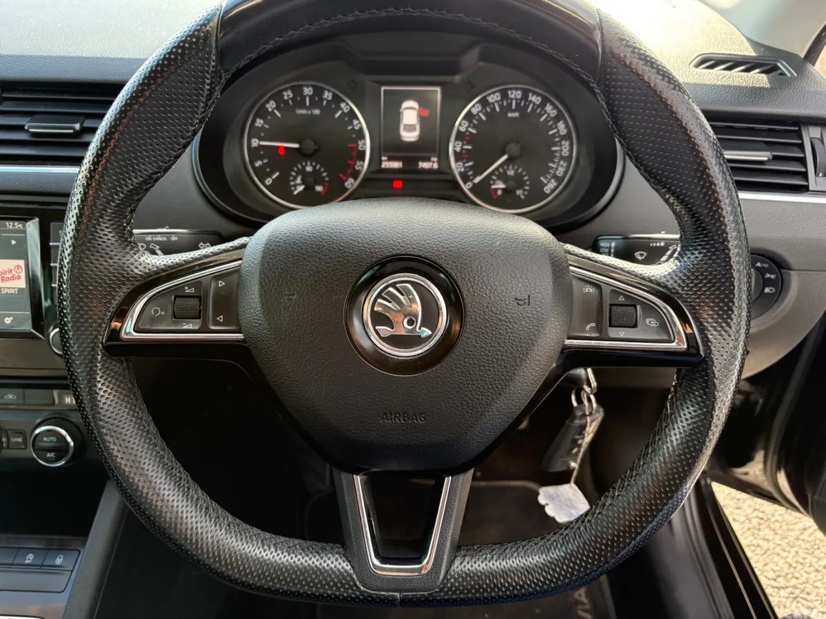Skoda Octavia Saloon, Diesel, 2016, Black