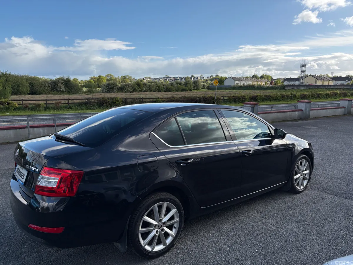 Skoda Octavia Saloon, Diesel, 2016, Black