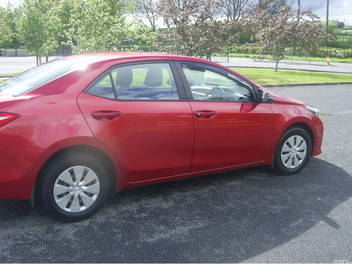 Toyota Corolla Saloon, Diesel, 2014, Red