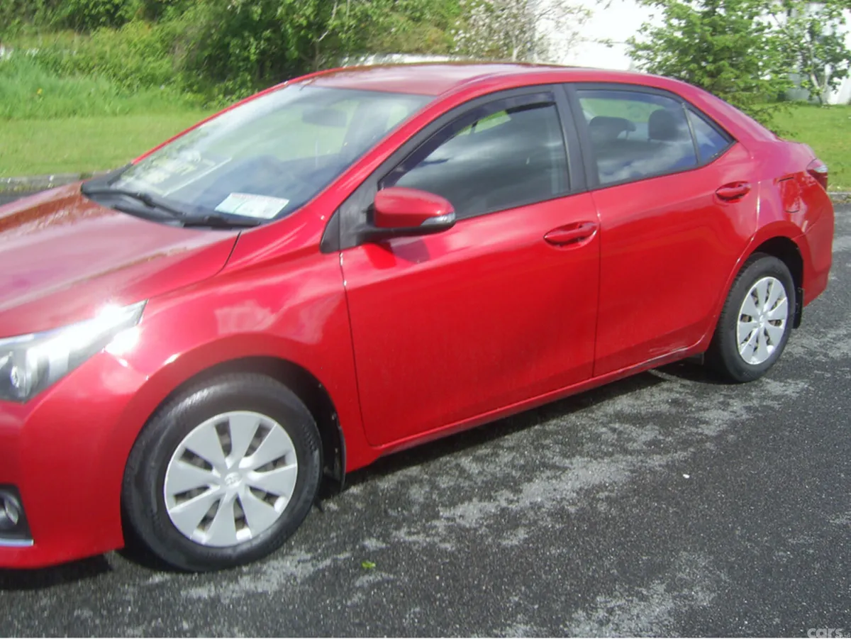 Toyota Corolla Saloon, Diesel, 2014, Red
