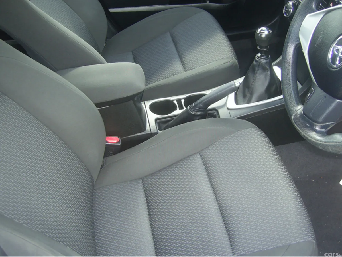 Toyota Corolla Saloon, Diesel, 2014, Red