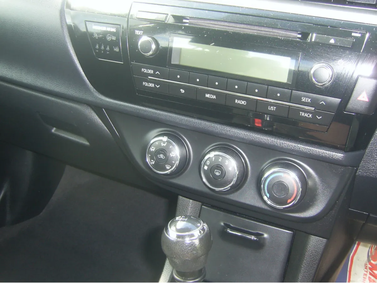 Toyota Corolla Saloon, Diesel, 2014, Red