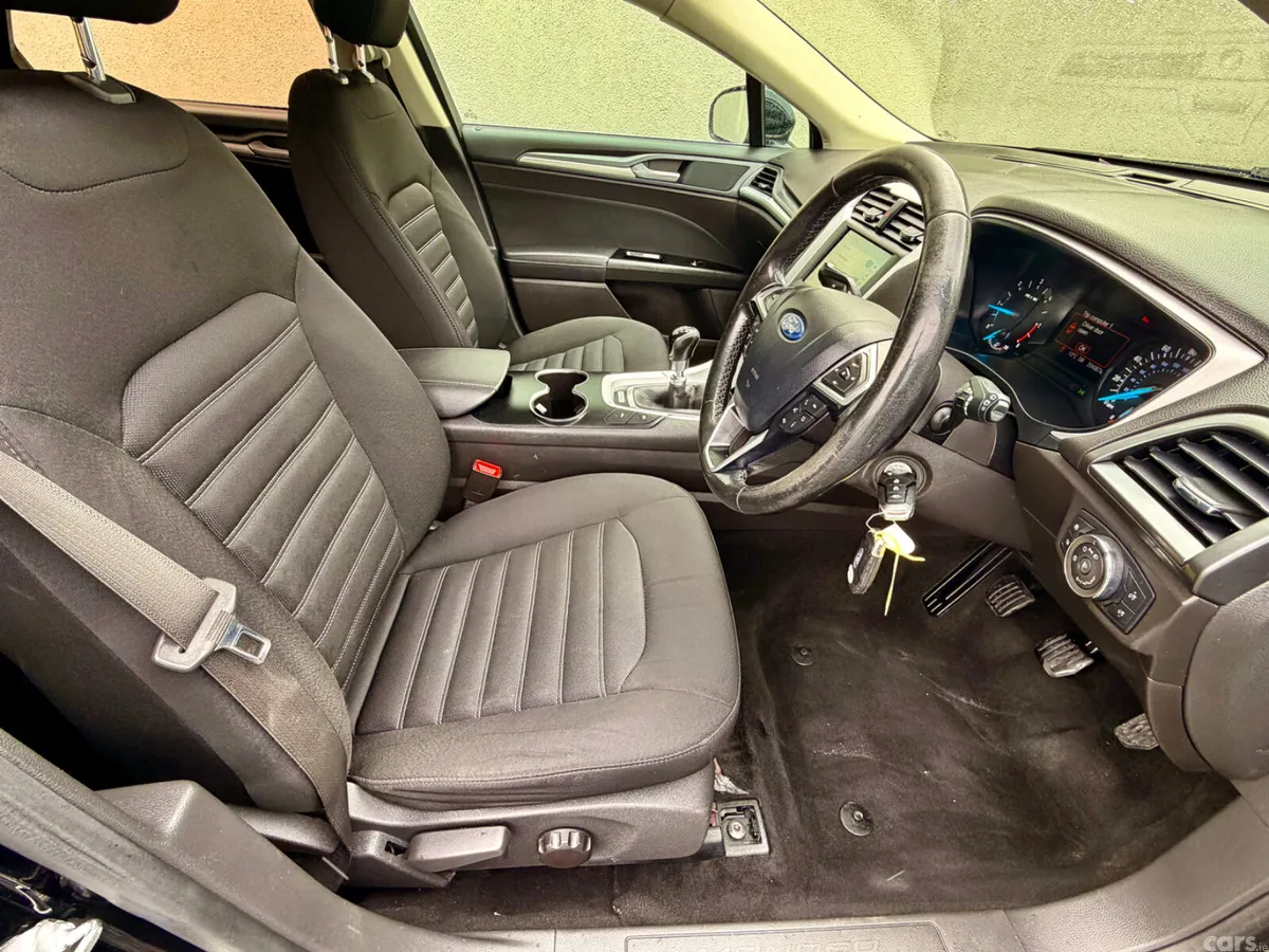 Ford Mondeo Hatchback, Diesel, 2017, Black