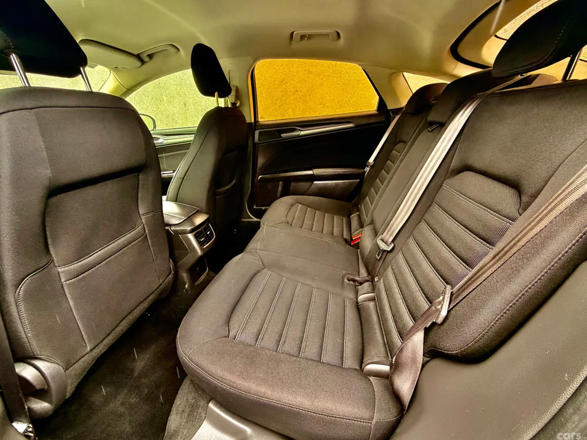 Ford Mondeo Hatchback, Diesel, 2017, Black