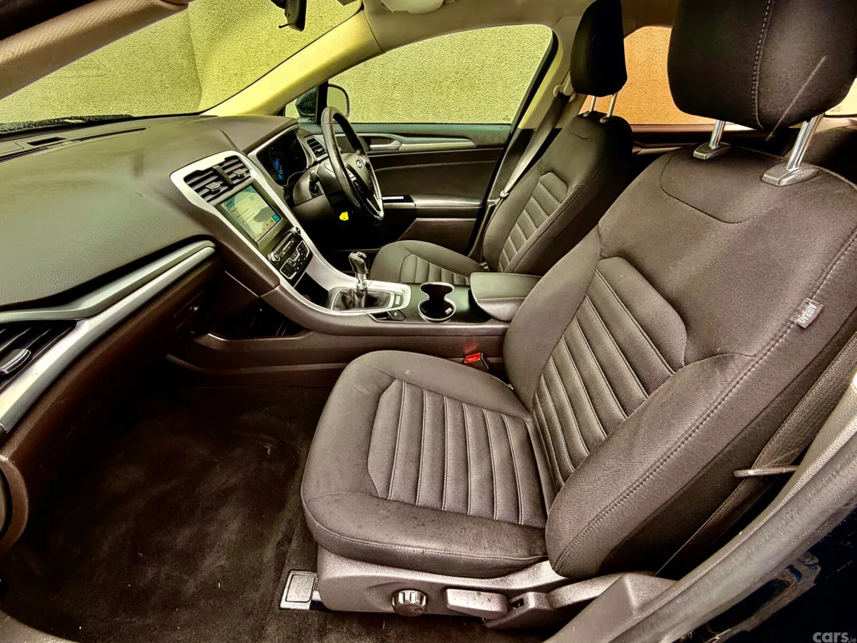 Ford Mondeo Hatchback, Diesel, 2017, Black