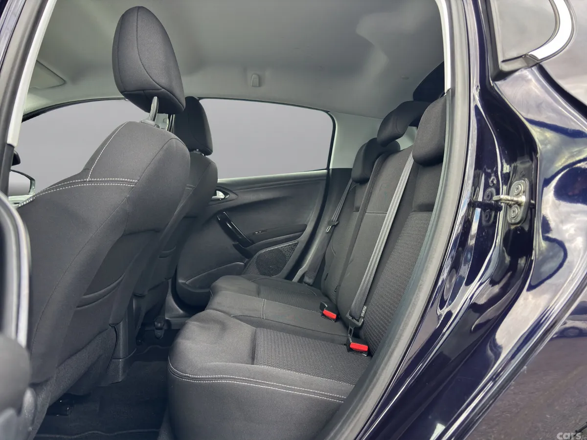 Peugeot 208 Hatchback, Petrol, 2018, Blue