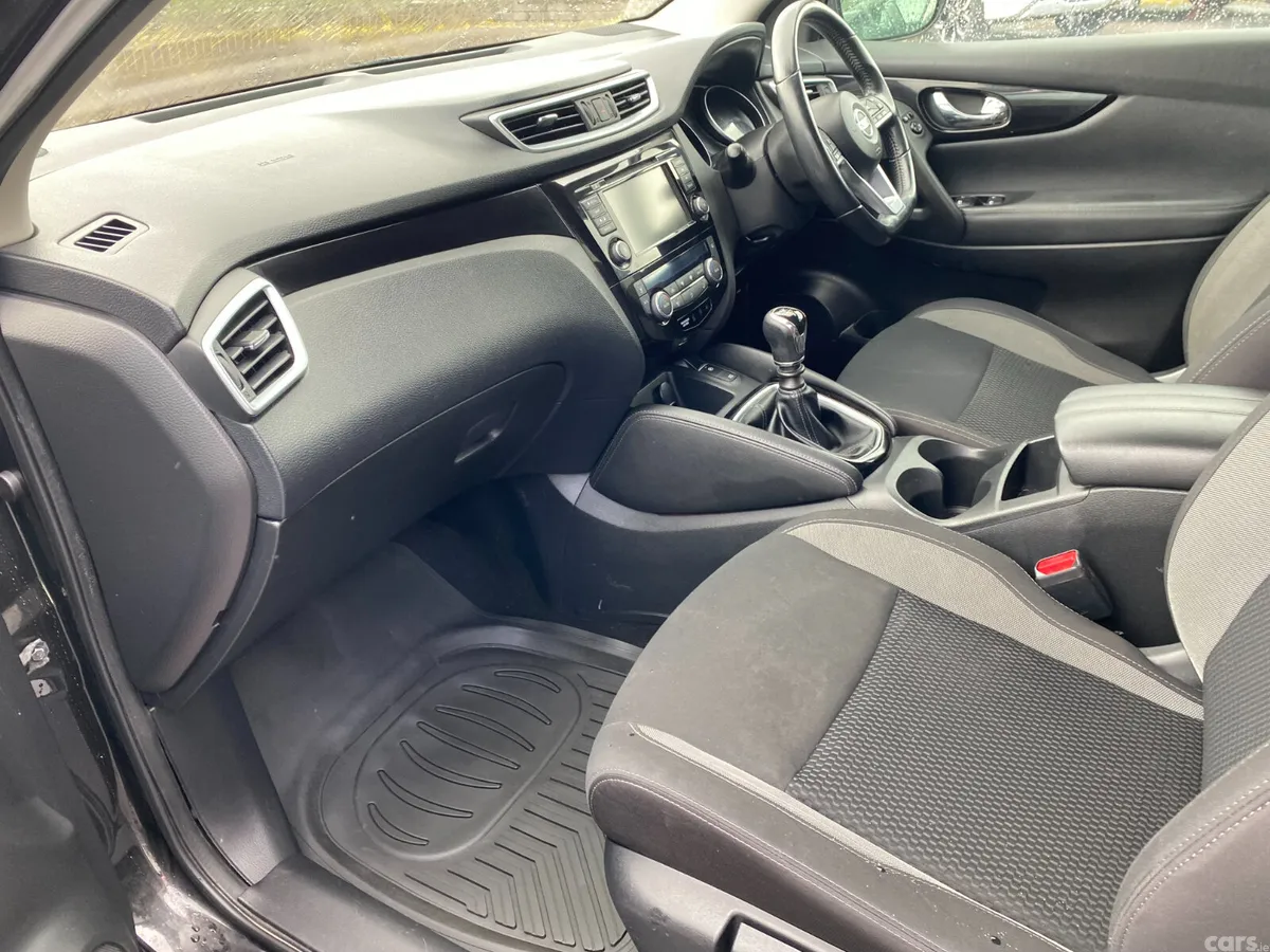 Nissan Qashqai MPV, Diesel, 2019, Black