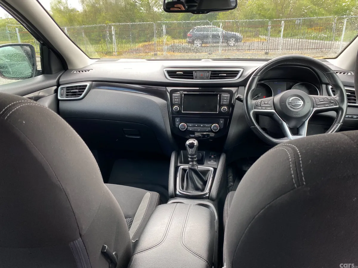 Nissan Qashqai MPV, Diesel, 2019, Black