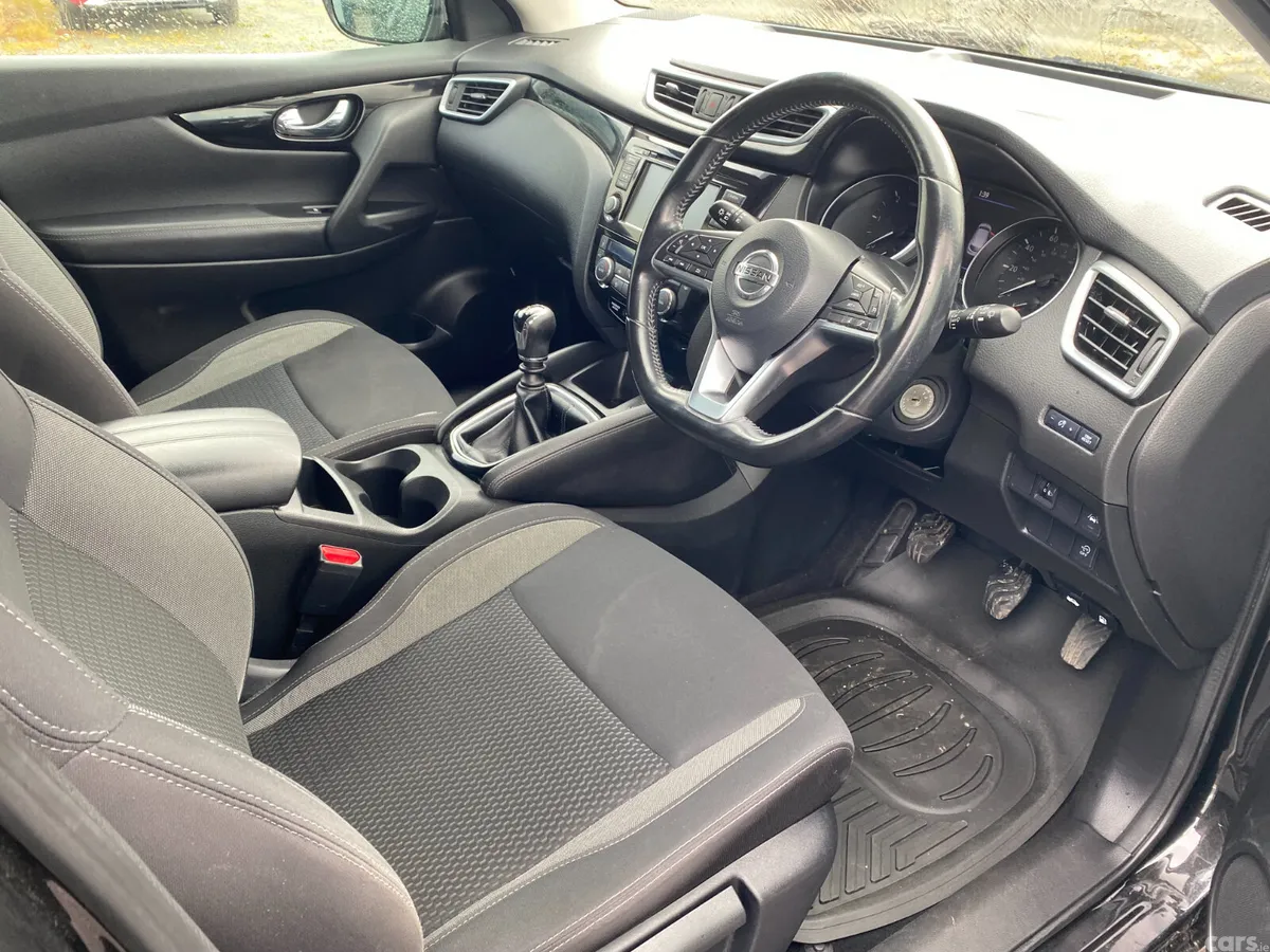 Nissan Qashqai MPV, Diesel, 2019, Black