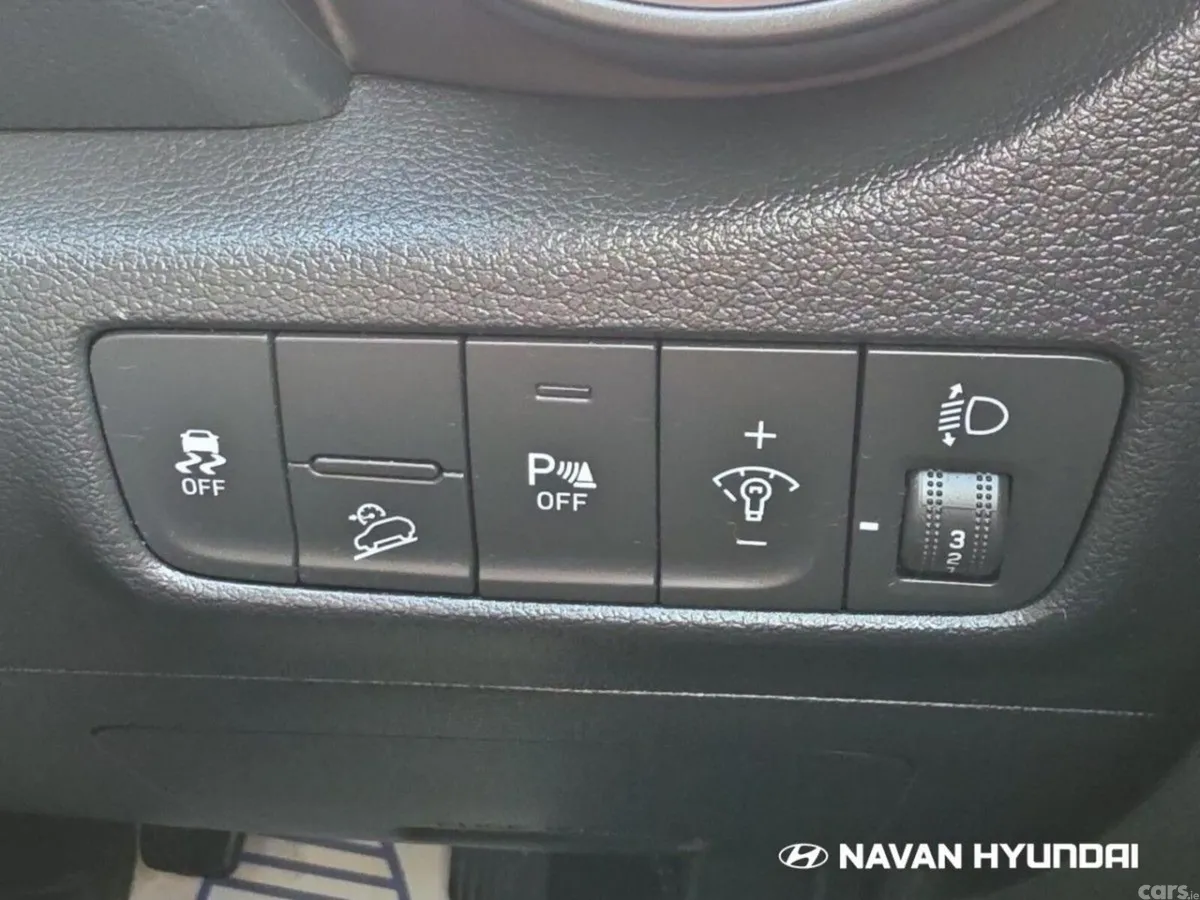 Hyundai KONA MPV, Petrol, 2021, Red