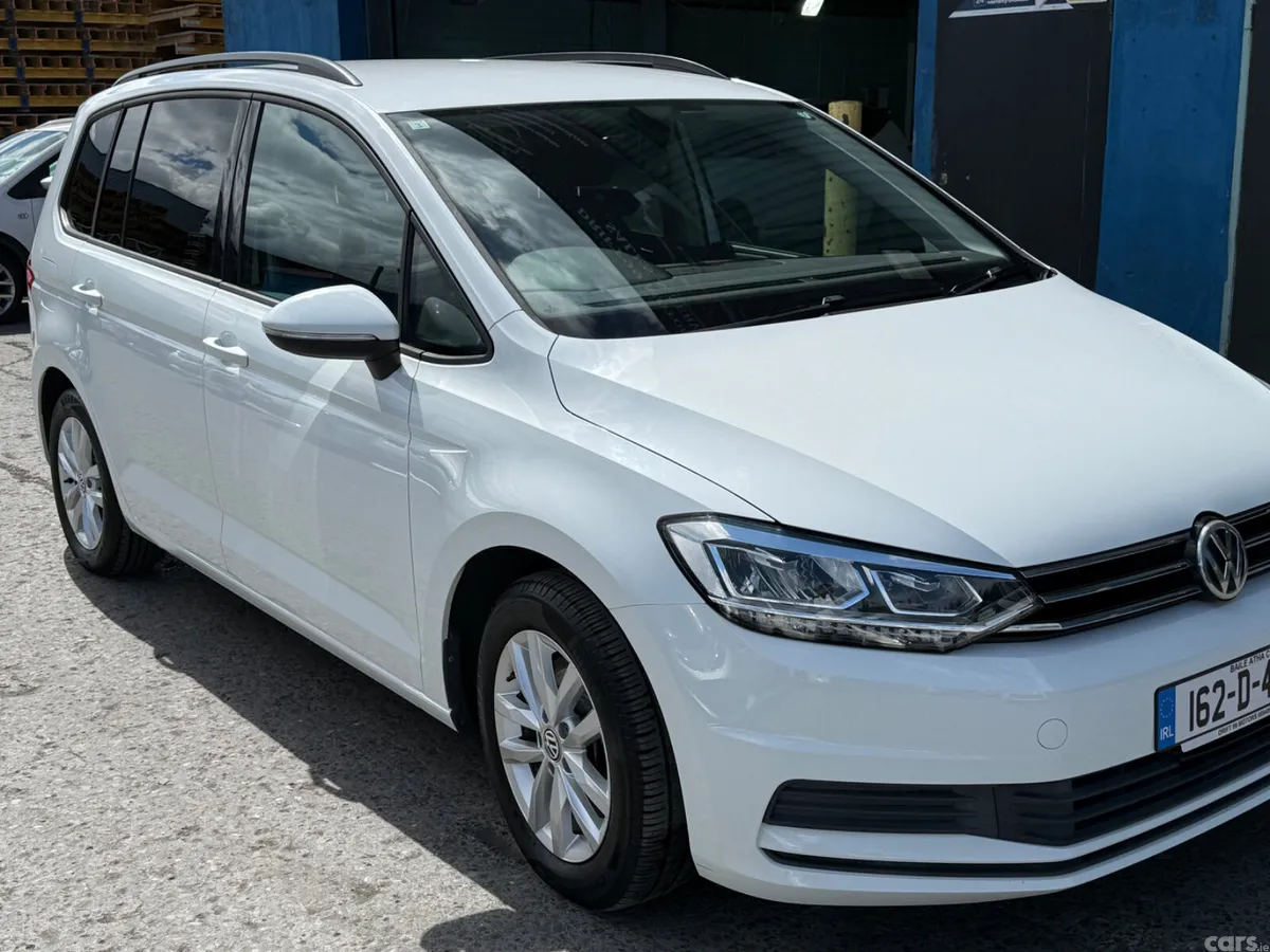 Volkswagen Touran MPV, Petrol, 2016, White