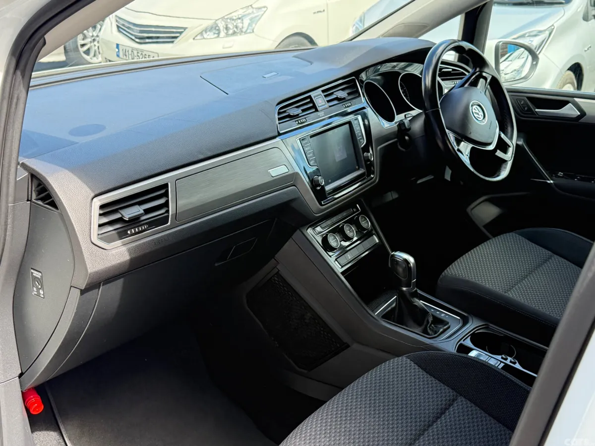 Volkswagen Touran MPV, Petrol, 2016, White