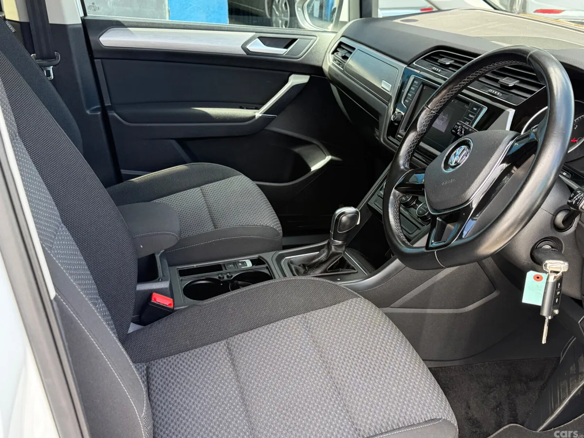 Volkswagen Touran MPV, Petrol, 2016, White