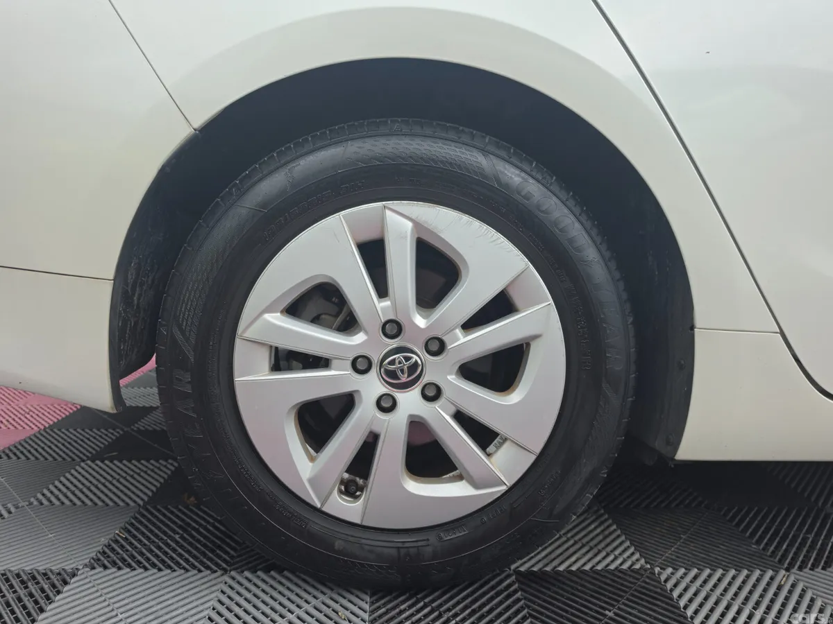 Toyota Prius Hatchback, Petrol Hybrid, 2016, White