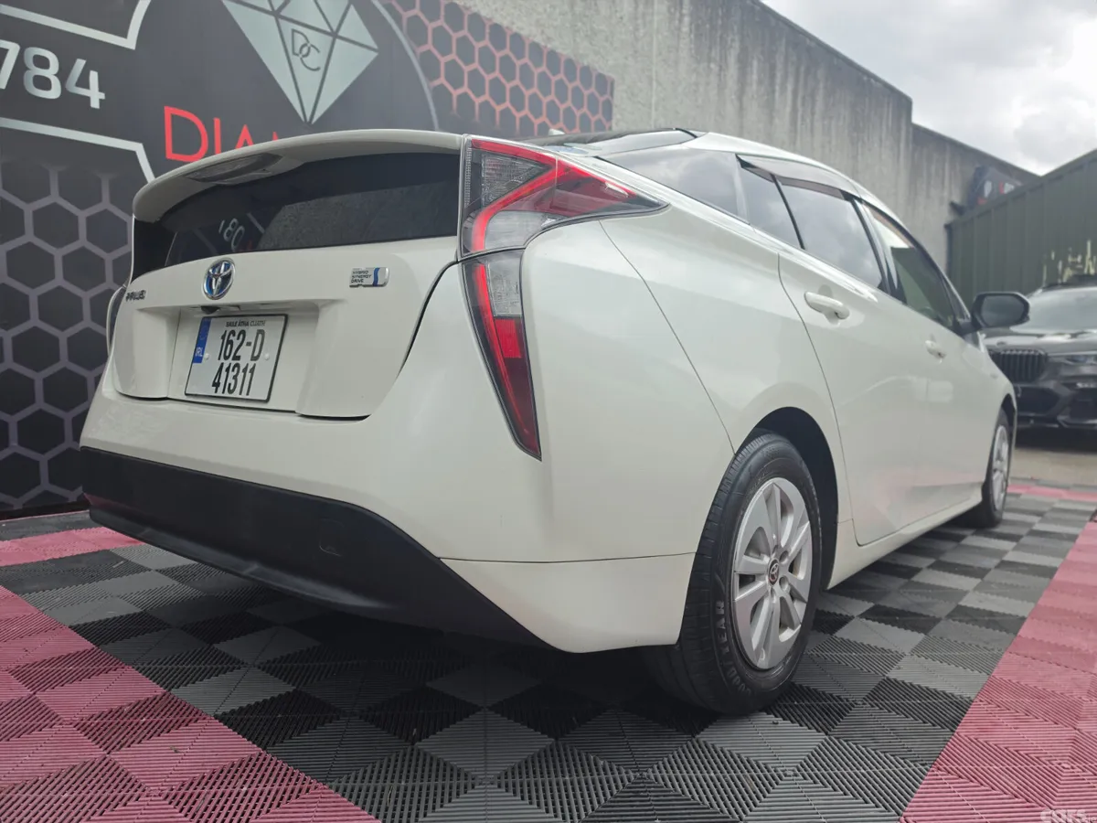 Toyota Prius Hatchback, Petrol Hybrid, 2016, White