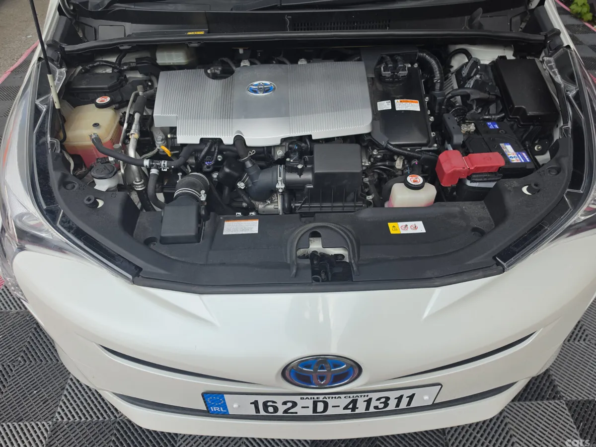 Toyota Prius Hatchback, Petrol Hybrid, 2016, White