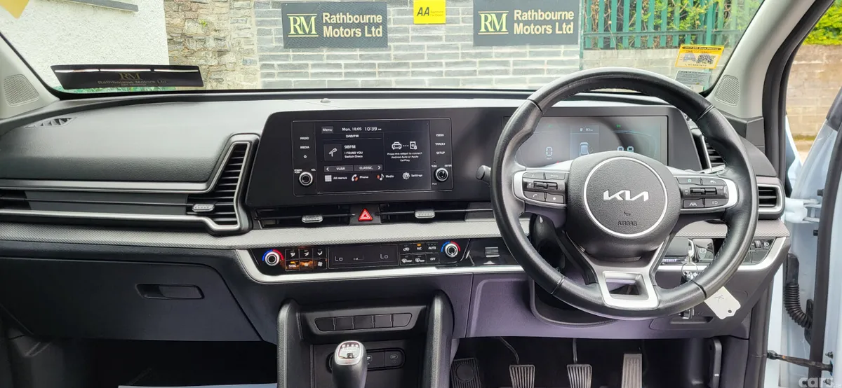 Kia Sportage SUV, Diesel Hybrid, 2023, White