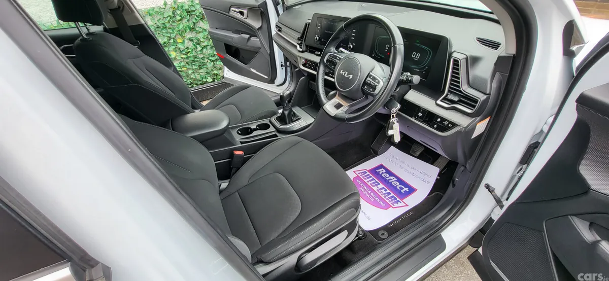 Kia Sportage SUV, Diesel Hybrid, 2023, White