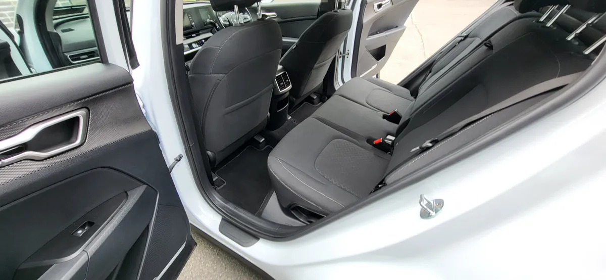 Kia Sportage SUV, Diesel Hybrid, 2023, White
