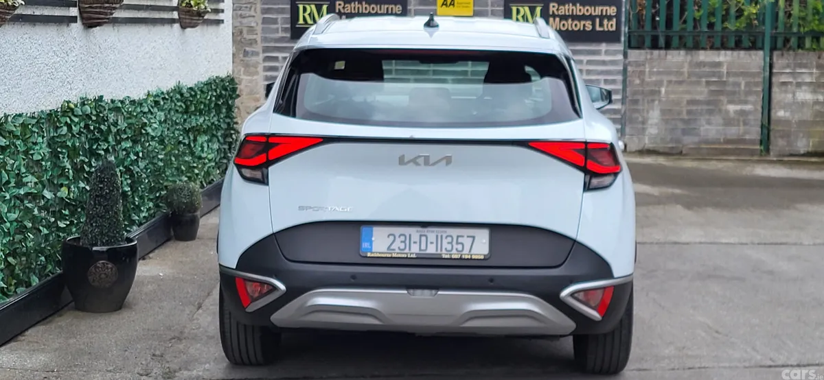 Kia Sportage SUV, Diesel Hybrid, 2023, White