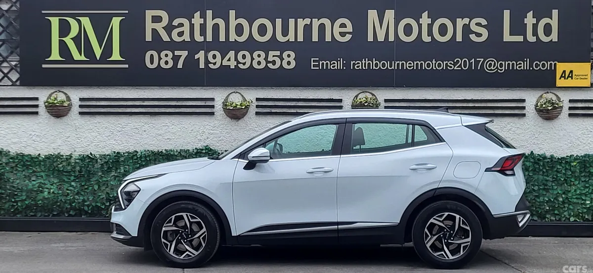 Kia Sportage SUV, Diesel Hybrid, 2023, White