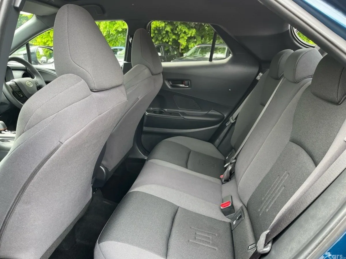 Toyota C-HR SUV, Petrol Hybrid, 2024, Blue