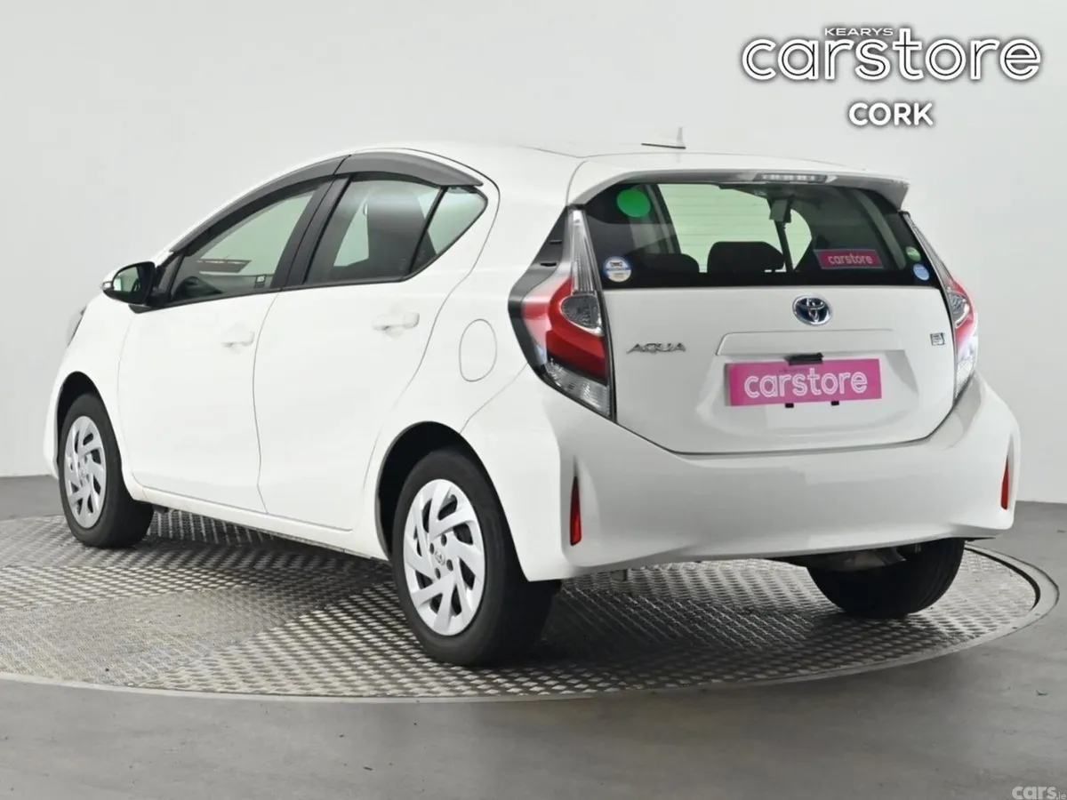Toyota Aqua Hatchback, Petrol Hybrid, 2021, White