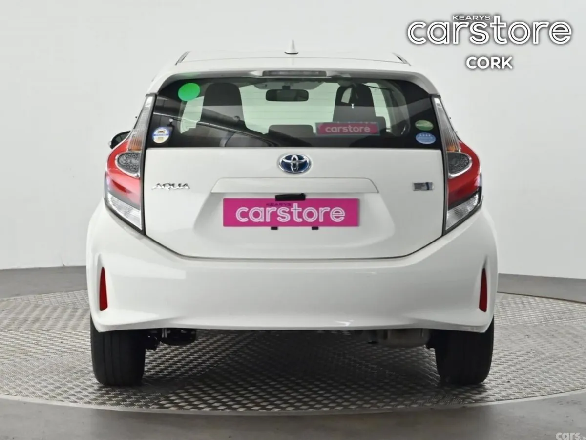 Toyota Aqua Hatchback, Petrol Hybrid, 2021, White