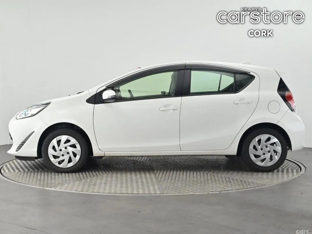 Toyota Aqua Hatchback, Petrol Hybrid, 2021, White