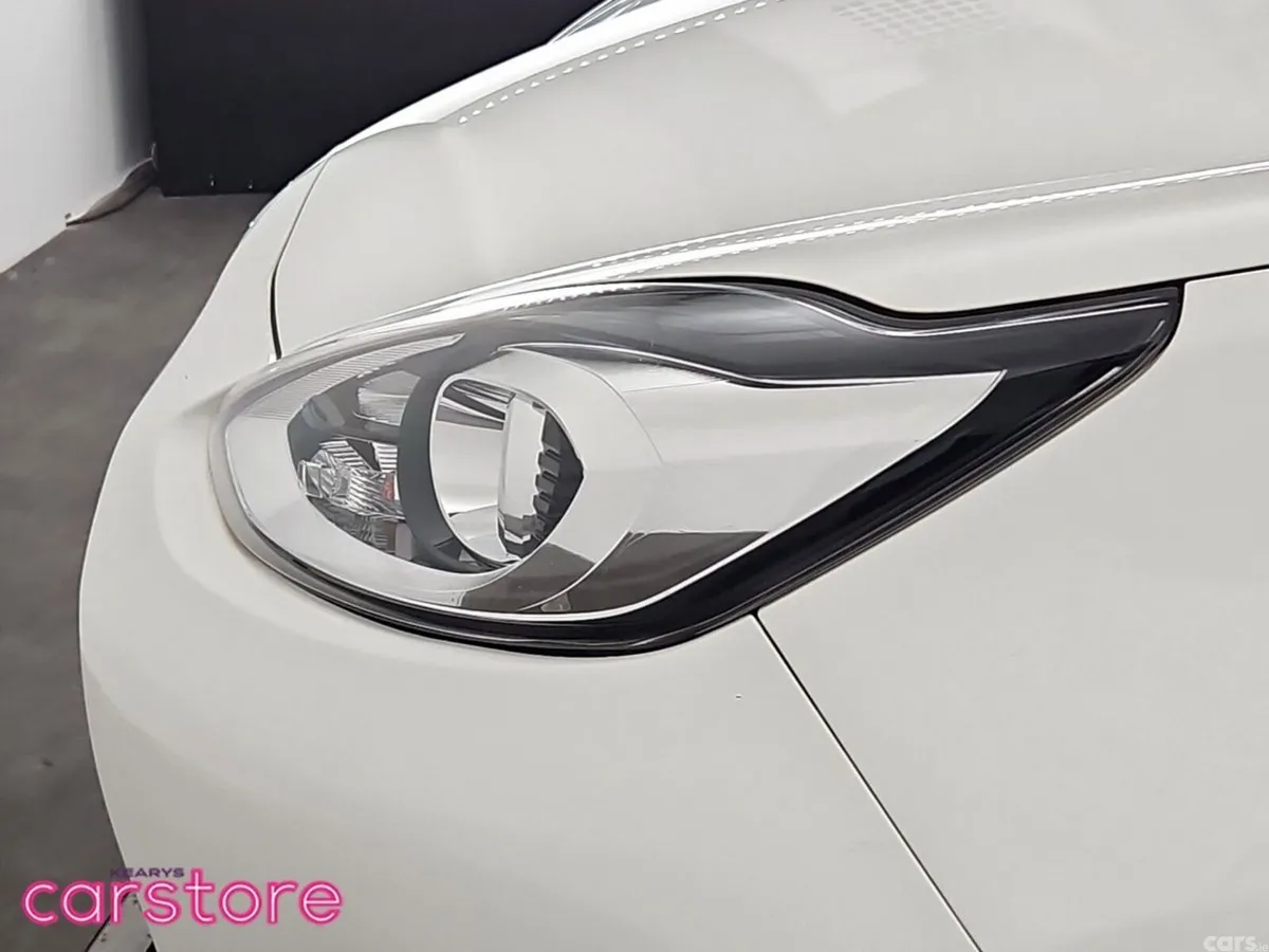Toyota Aqua Hatchback, Petrol Hybrid, 2021, White
