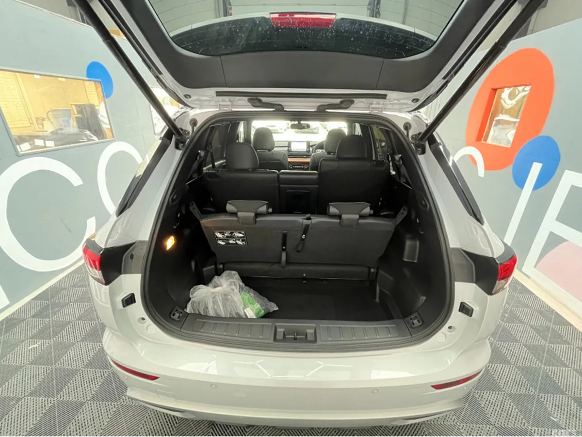 Mitsubishi Outlander SUV, Petrol Plug-in Hybrid, 2024, White
