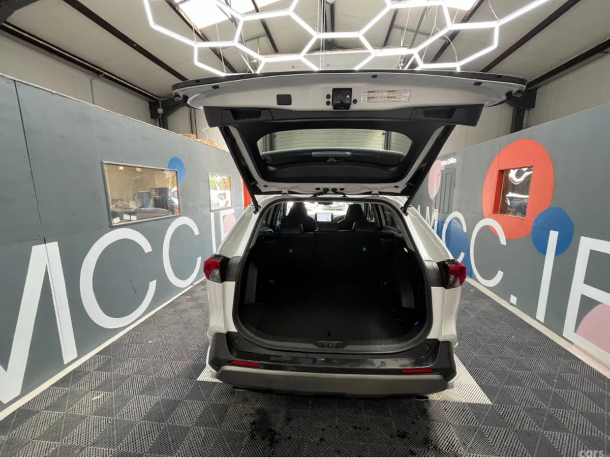 Toyota RAV4 SUV, Petrol Hybrid, 2024, White
