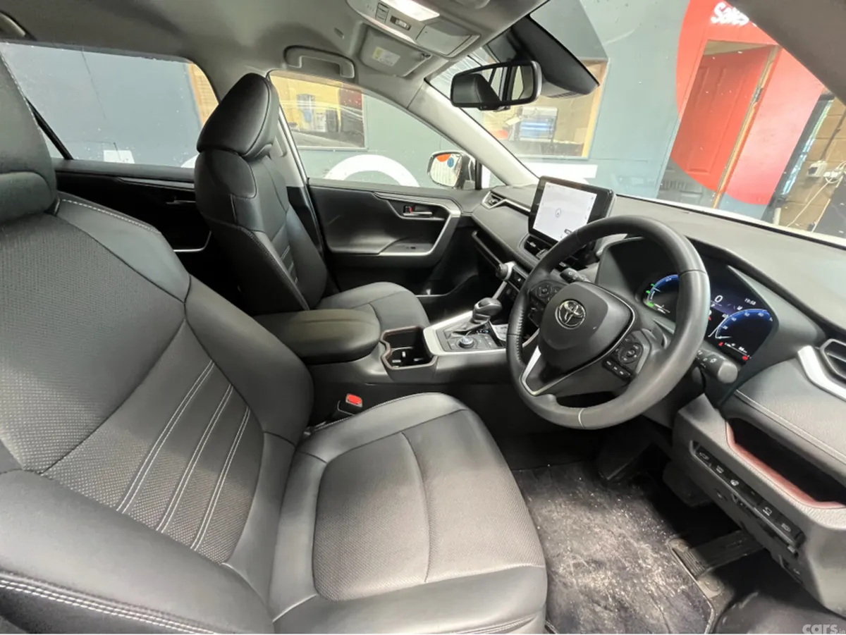 Toyota RAV4 SUV, Petrol Hybrid, 2024, White