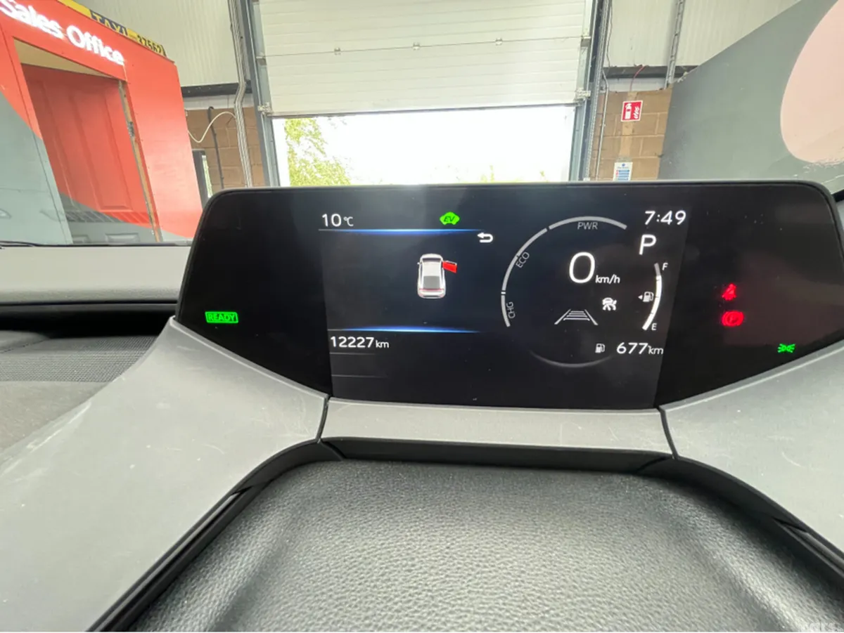 Toyota Prius Saloon, Petrol Hybrid, 2025, Silver