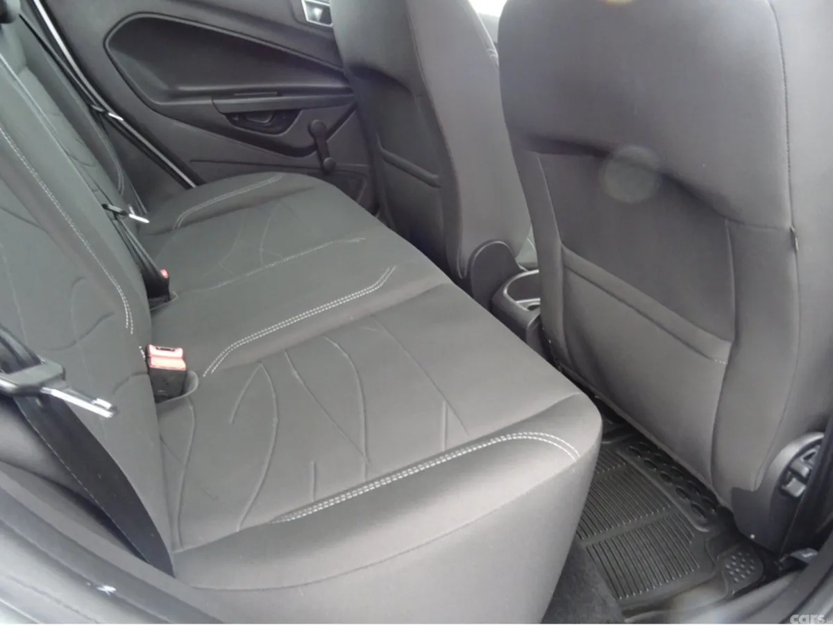 Ford Fiesta Hatchback, Petrol, 2015, Silver