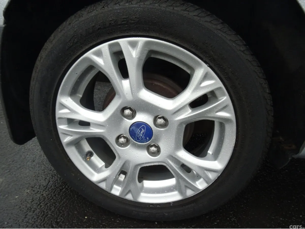 Ford Fiesta Hatchback, Petrol, 2015, Silver