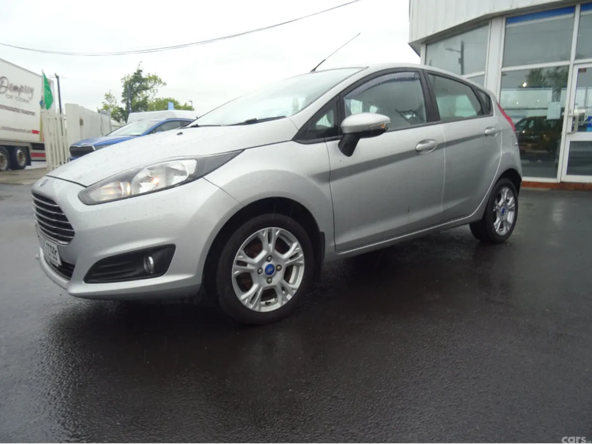 Ford Fiesta Hatchback, Petrol, 2015, Silver