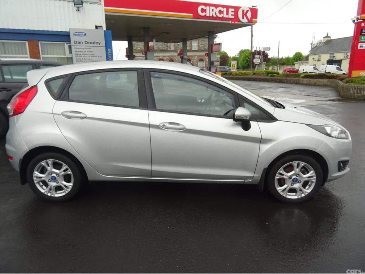 Ford Fiesta Hatchback, Petrol, 2015, Silver