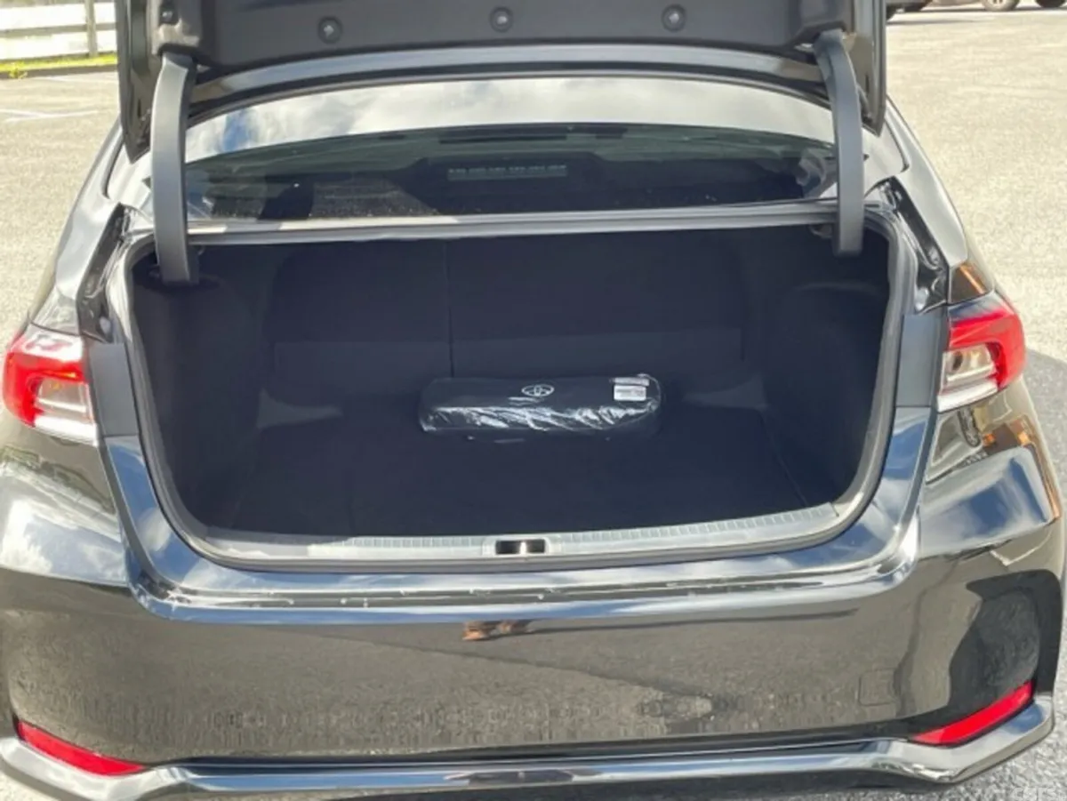 Toyota Corolla Saloon, Petrol Hybrid, 2022, Black