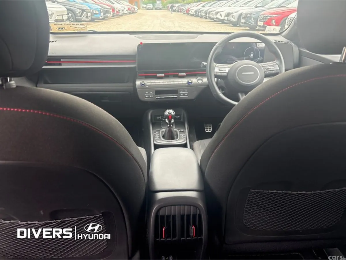 Hyundai KONA MPV, Petrol, 2024, White