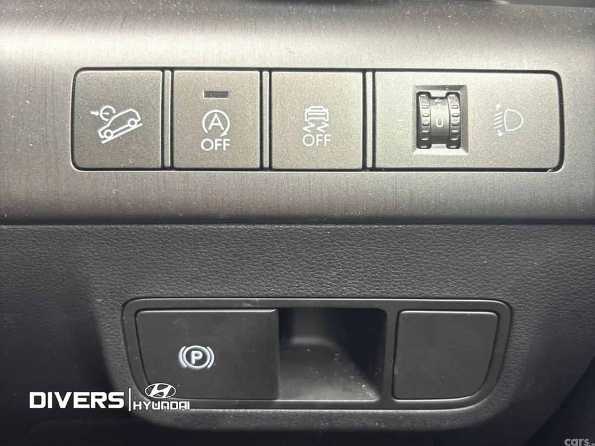 Hyundai KONA MPV, Petrol, 2024, White